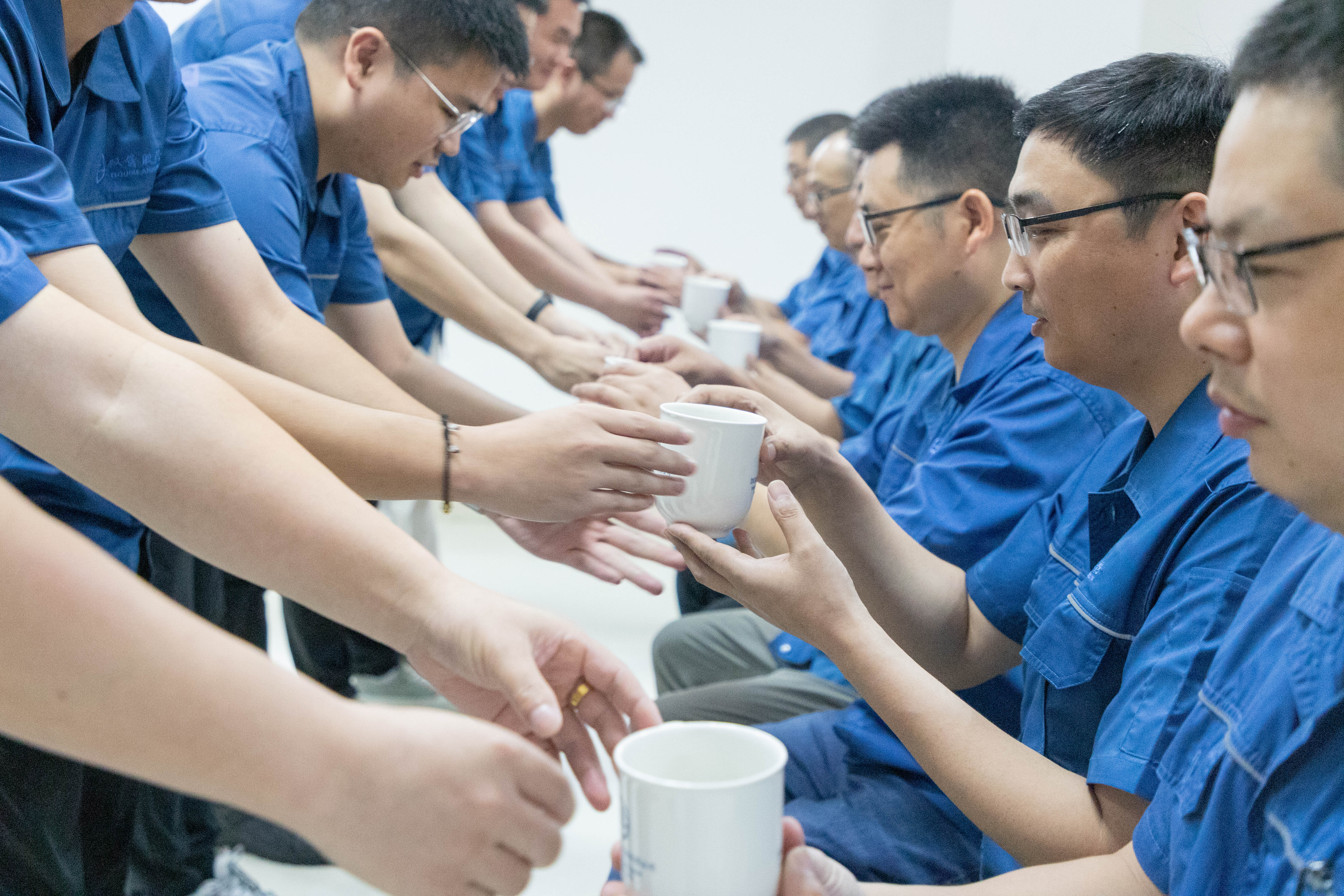 山水有時(shí)盡，師恩日月長(zhǎng)